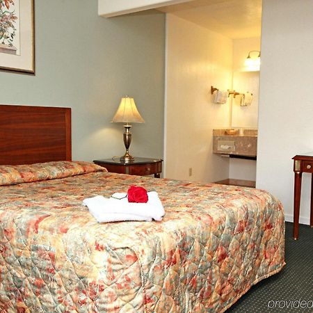 Monterey Oceanside Inn Kamer foto
