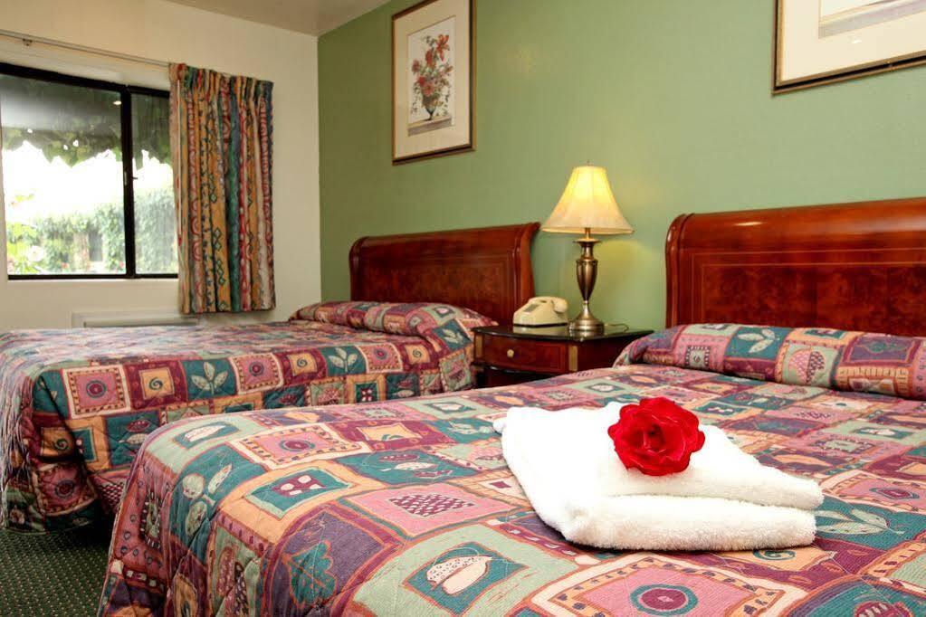 Monterey Oceanside Inn Buitenkant foto