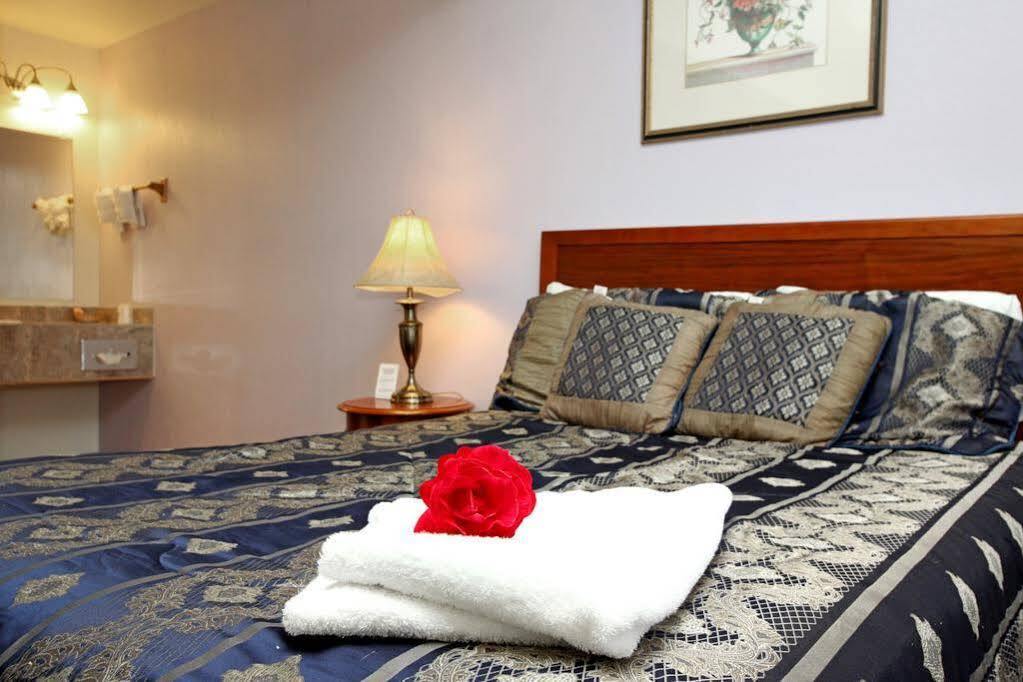 Monterey Oceanside Inn Buitenkant foto